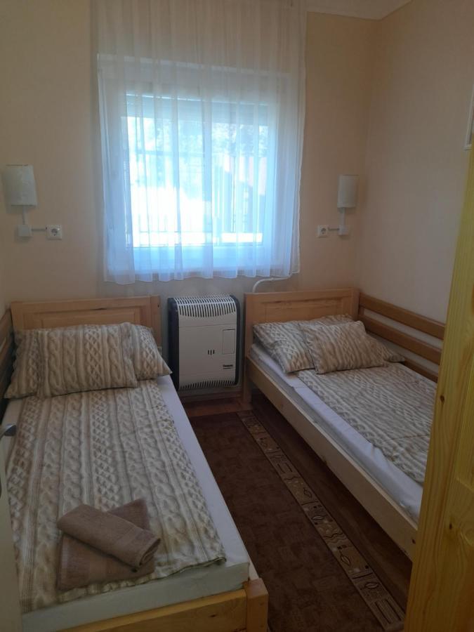Thermal Apartman Tiszafuered ภายนอก รูปภาพ